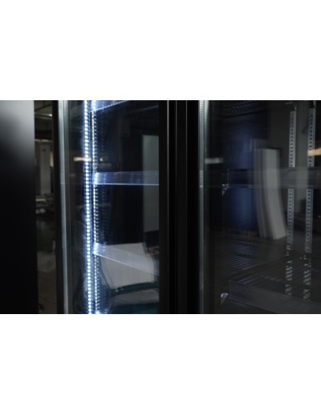 Armario expositor para bebidas refrigerado 3 puertas 1880 x 710 x 2090 mm 1800 litros refrigeración ventilada Luz led colorida